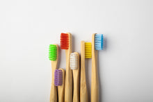 Carica l&#39;immagine nel visualizzatore di Gallery, Set Bambù Cura dei Denti: 6 Spazzolini da Denti con Filo Interdentale
